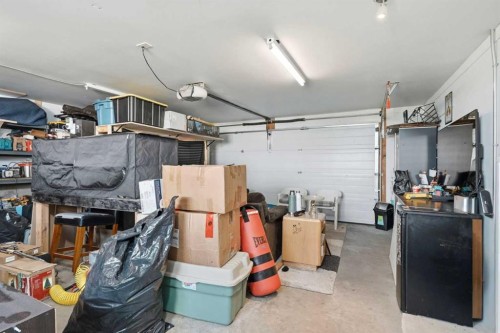 6 Sackville Drive Sw, Calgary, AB - Indoor Photo Showing Garage