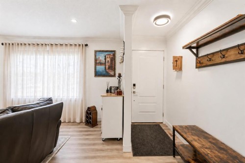 6 Sackville Drive Sw, Calgary, AB - Indoor Photo Showing Other Room
