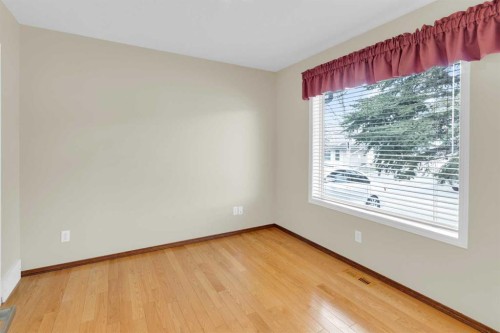 4-604 Griffin Road West, Cochrane, AB - Indoor Photo Showing Other Room