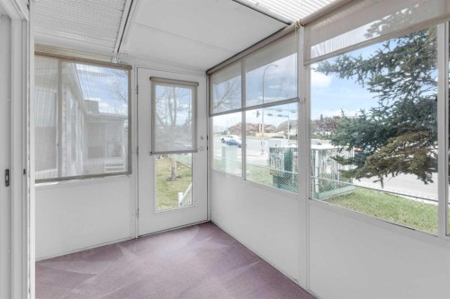 4-604 Griffin Road West, Cochrane, AB - Indoor Photo Showing Other Room