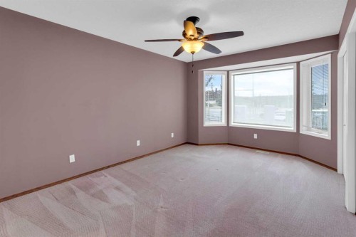 4-604 Griffin Road West, Cochrane, AB - Indoor Photo Showing Other Room