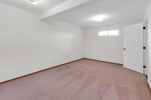 4-604 Griffin Road West, Cochrane, AB - Indoor Photo Showing Other Room
