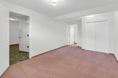 4-604 Griffin Road West, Cochrane, AB - Indoor Photo Showing Other Room