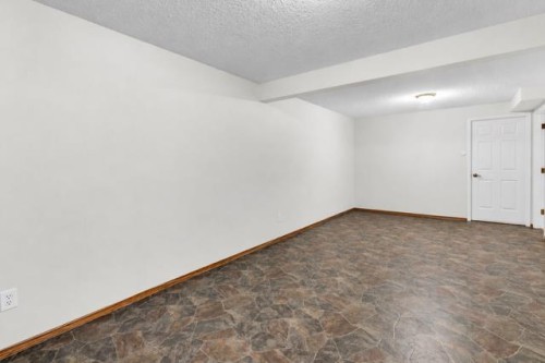 4-604 Griffin Road West, Cochrane, AB - Indoor Photo Showing Other Room