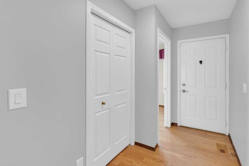 4-604 Griffin Road West, Cochrane, AB - Indoor Photo Showing Other Room