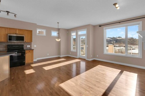 106-1000 Glenhaven Way, Cochrane, AB - Indoor Photo Showing Kitchen