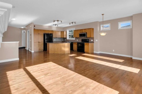 106-1000 Glenhaven Way, Cochrane, AB - Indoor Photo Showing Kitchen