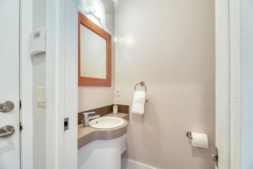 31 Ranch Road, Okotoks, AB - Indoor Photo Showing Bathroom