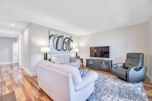 31 Ranch Road, Okotoks, AB - Indoor Photo Showing Living Room