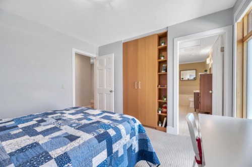 31 Ranch Road, Okotoks, AB - Indoor Photo Showing Bedroom