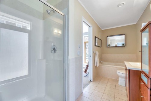 31 Ranch Road, Okotoks, AB - Indoor Photo Showing Bathroom