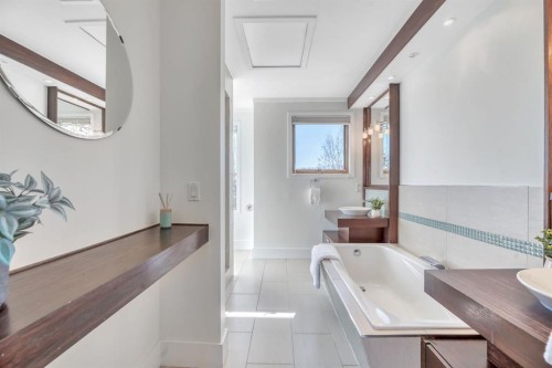 31 Ranch Road, Okotoks, AB - Indoor Photo Showing Bathroom