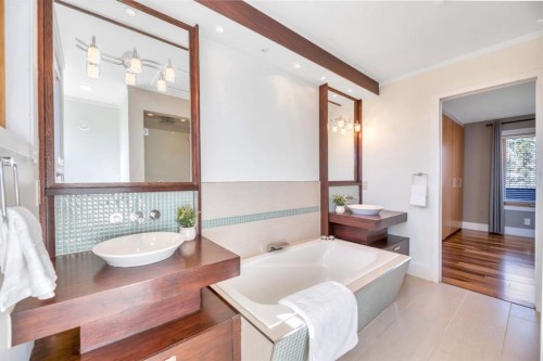 31 Ranch Road, Okotoks, AB - Indoor Photo Showing Bathroom