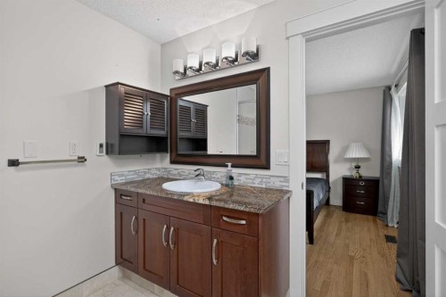 14543 Parkside Drive Se, Calgary, AB - Indoor Photo Showing Bathroom