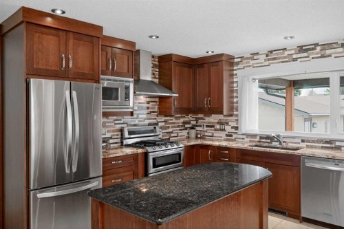 14543 Parkside Drive Se, Calgary, AB - Indoor Photo Showing Kitchen With Upgraded Kitchen