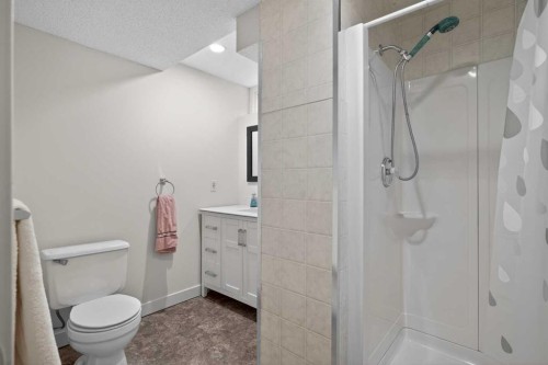 14543 Parkside Drive Se, Calgary, AB - Indoor Photo Showing Bathroom