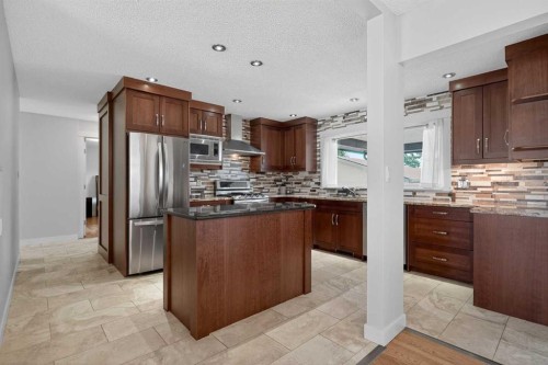 14543 Parkside Drive Se, Calgary, AB - Indoor Photo Showing Kitchen