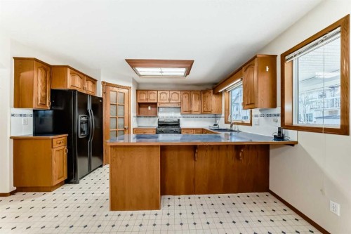164 Cove Road, Chestermere, AB - Indoor Photo Showing Kitchen