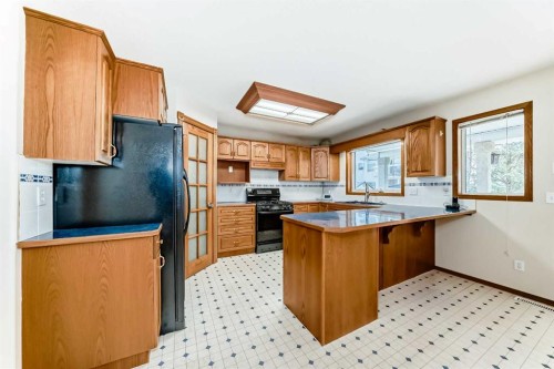 164 Cove Road, Chestermere, AB - Indoor Photo Showing Kitchen