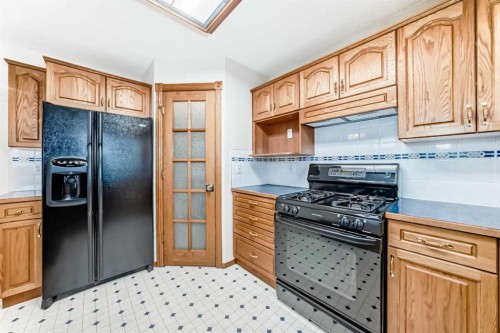 164 Cove Road, Chestermere, AB - Indoor Photo Showing Kitchen