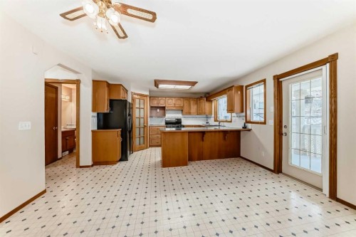 164 Cove Road, Chestermere, AB - Indoor Photo Showing Kitchen