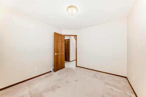 164 Cove Road, Chestermere, AB - Indoor Photo Showing Other Room