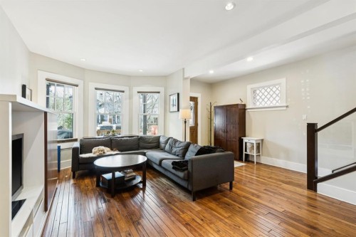 612 23 Avenue Sw, Calgary, AB - Indoor Photo Showing Living Room