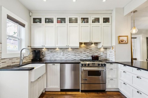 612 23 Avenue Sw, Calgary, AB - Indoor Photo Showing Kitchen With Upgraded Kitchen