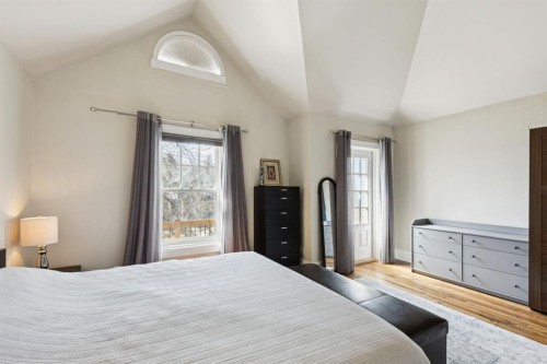 612 23 Avenue Sw, Calgary, AB - Indoor Photo Showing Bedroom