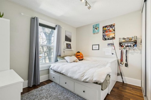 612 23 Avenue Sw, Calgary, AB - Indoor Photo Showing Bedroom