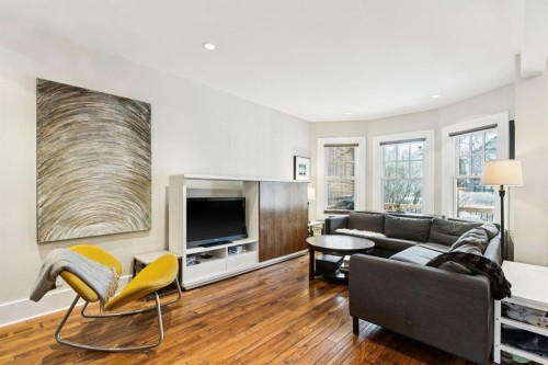 612 23 Avenue Sw, Calgary, AB - Indoor Photo Showing Living Room