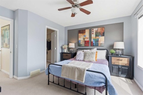 166 Everhollow Heights Sw, Calgary, AB - Indoor Photo Showing Bedroom