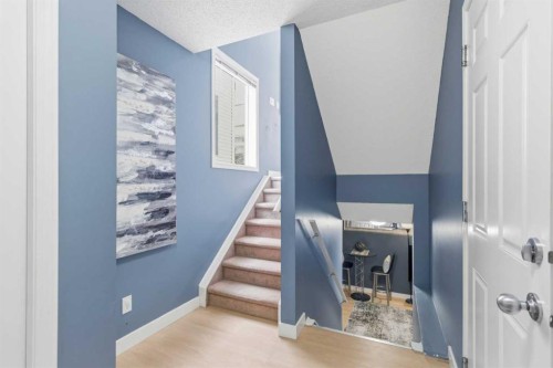 166 Everhollow Heights Sw, Calgary, AB - Indoor Photo Showing Other Room
