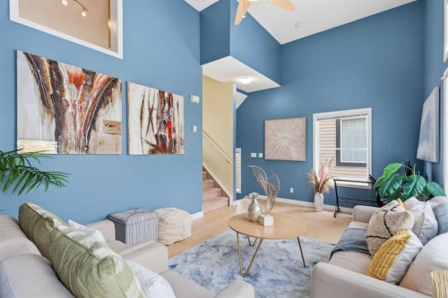 166 Everhollow Heights Sw, Calgary, AB - Indoor Photo Showing Living Room