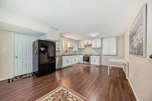 240076 Paradise Meadow Drive, Chestermere, AB - Indoor Photo Showing Kitchen