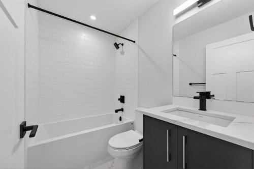709 Dawson Common, Chestermere, AB - Indoor Photo Showing Bathroom