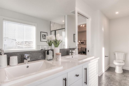 34 Bridgeport Circle, Chestermere, AB - Indoor Photo Showing Bathroom