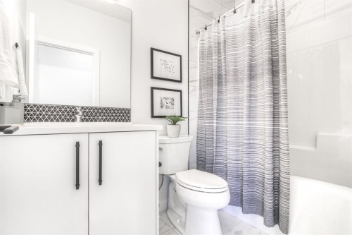 34 Bridgeport Circle, Chestermere, AB - Indoor Photo Showing Bathroom