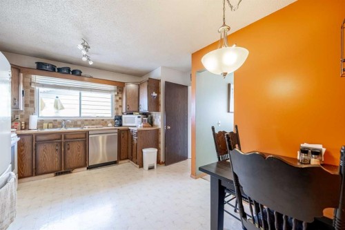 116 Dovercrest Way Se, Calgary, AB - Indoor