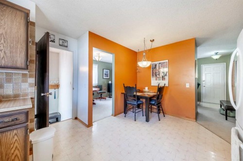 116 Dovercrest Way Se, Calgary, AB - Indoor