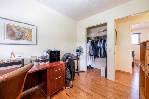 116 Dovercrest Way Se, Calgary, AB - Indoor Photo Showing Office