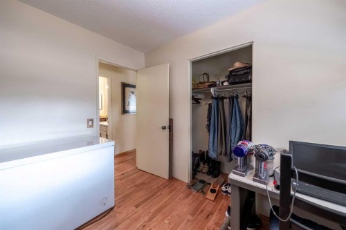 116 Dovercrest Way Se, Calgary, AB - Indoor Photo Showing Other Room
