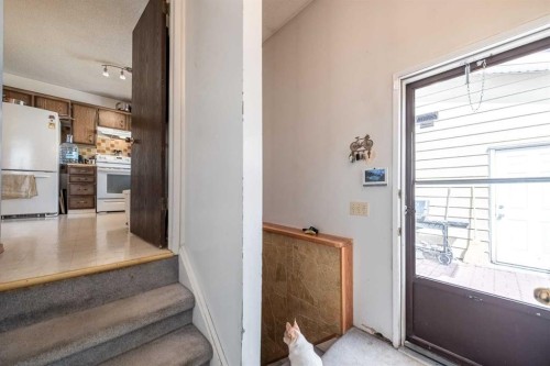 116 Dovercrest Way Se, Calgary, AB - Indoor