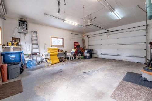 116 Dovercrest Way Se, Calgary, AB - Indoor Photo Showing Garage