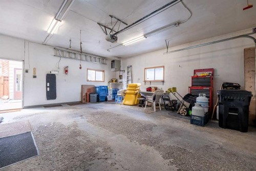 116 Dovercrest Way Se, Calgary, AB - Indoor Photo Showing Garage