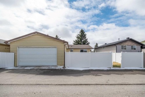 116 Dovercrest Way Se, Calgary, AB - Outdoor