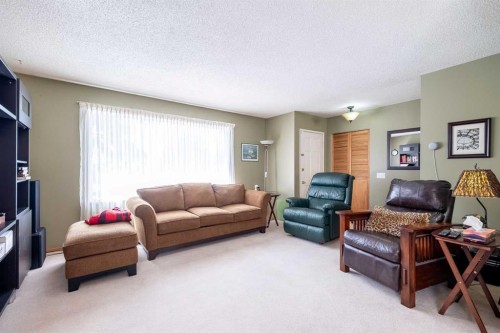 116 Dovercrest Way Se, Calgary, AB - Indoor Photo Showing Living Room