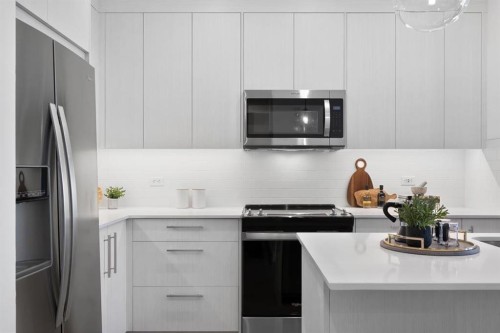 3314-6 Merganser Drive West, Chestermere, AB - Indoor Photo Showing Kitchen With Upgraded Kitchen