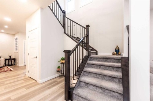 137 Edith Villas Nw, Calgary, AB - Indoor Photo Showing Other Room