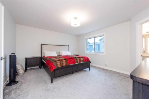 137 Edith Villas Nw, Calgary, AB - Indoor Photo Showing Bedroom